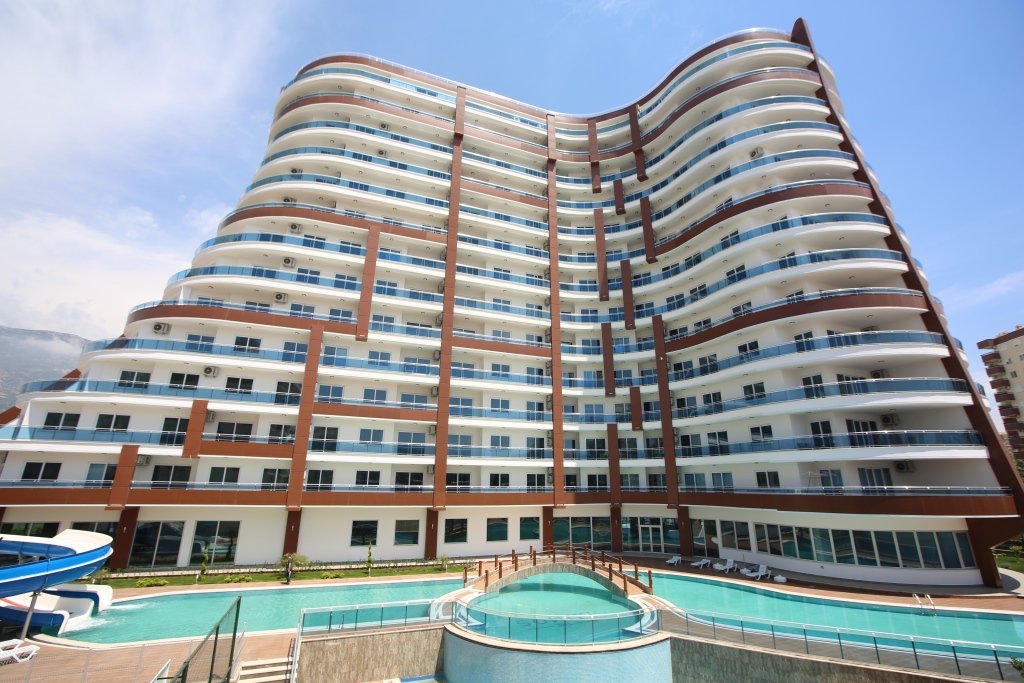 Простора 3+1 у відомому ЖК у центрі Махмутлара