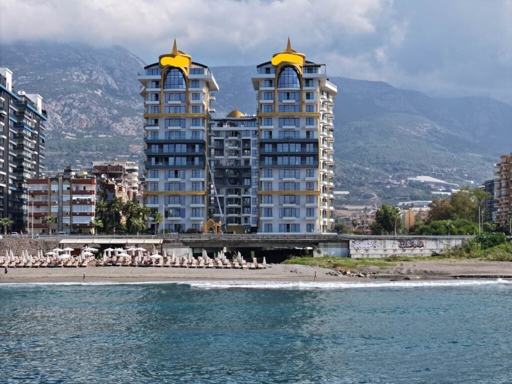 Перша лінія в центрі Махмутлара - життя біля моря в комплексі рівня п'ятизіркового готелю.