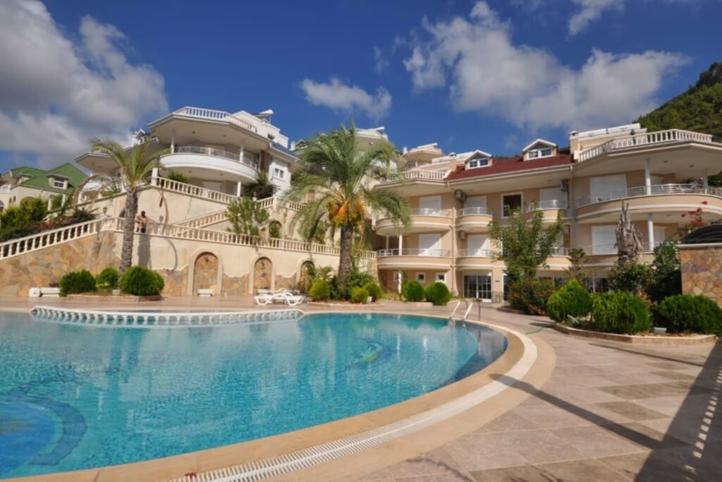 Собственный сад и формат виллы — просторная 2+1 в престижном районе Тепе