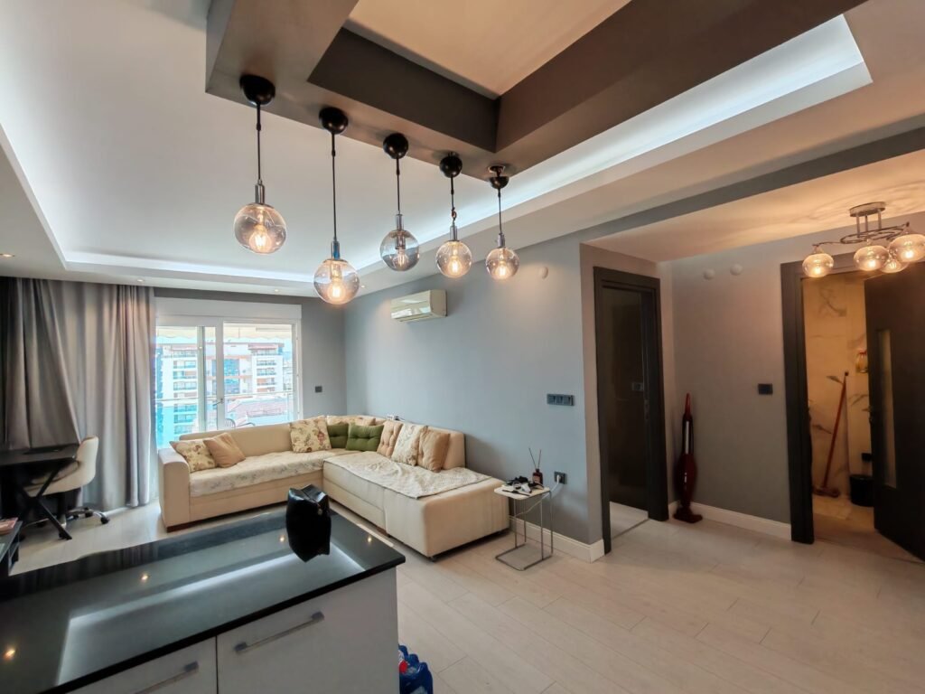 Large 1+1 apartment with sea and fortress views in an area open to residence permits