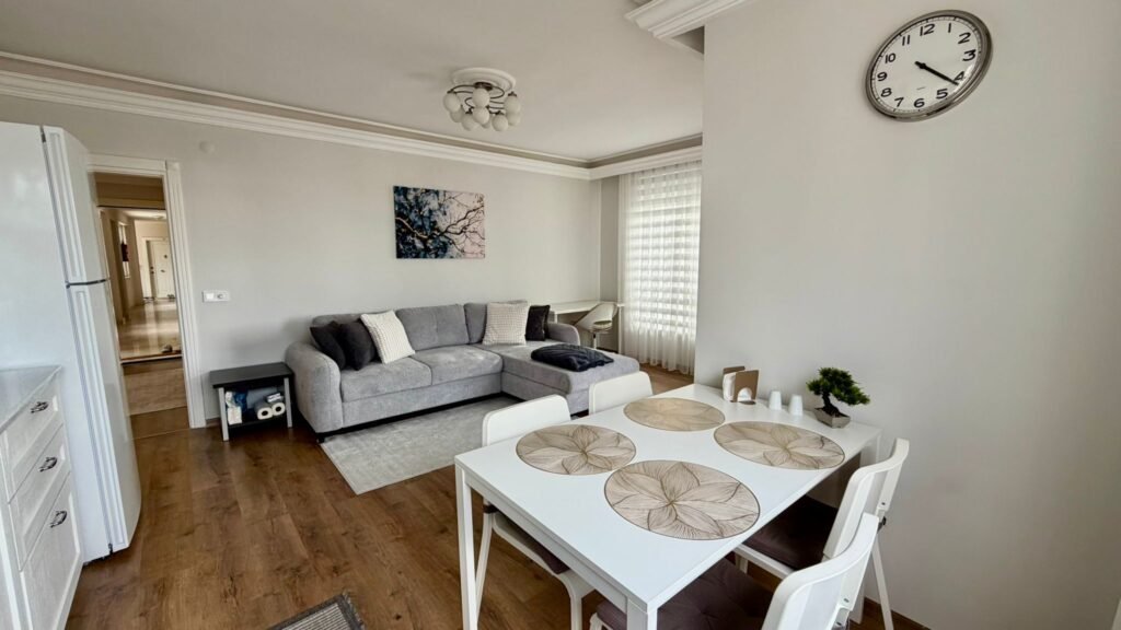 Просторная меблированная квартира с панорамным видом на море и горы в районе Джикджилли