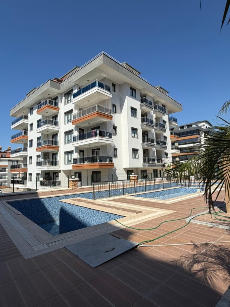 Современный садовый дуплекс в новом доме