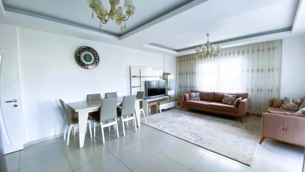 Mükemmel bir site içerisinde geniş daire.