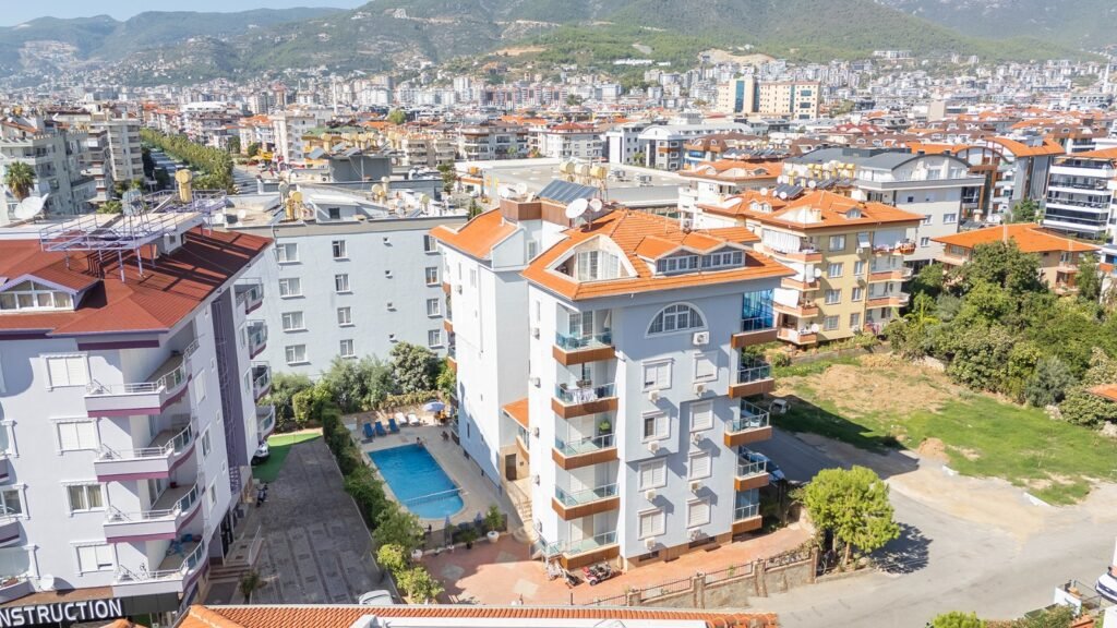 Просторная квартира с большой террасой в уютной части Оба — для жизни, отдыха и ВНЖ