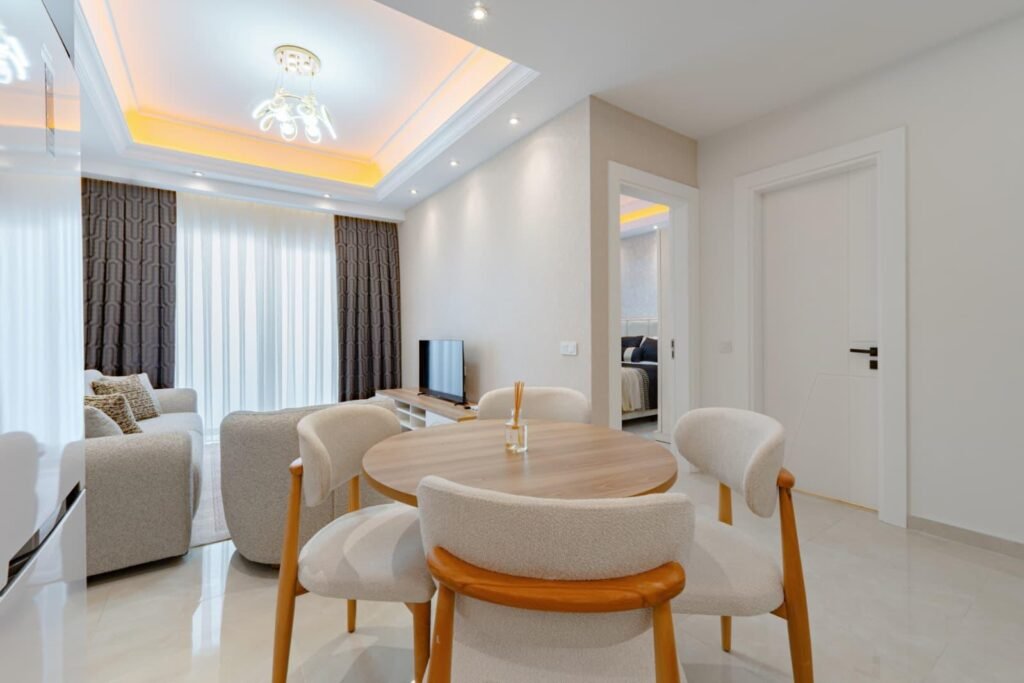 Просторная двухкомнатная квартира с видом на море в премиальном комплексе в Махмутларе