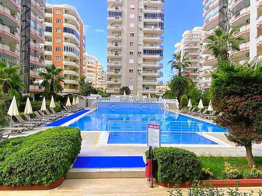 Spacious furnished 2+1 apartment for sale near the sea in Mahmutlar