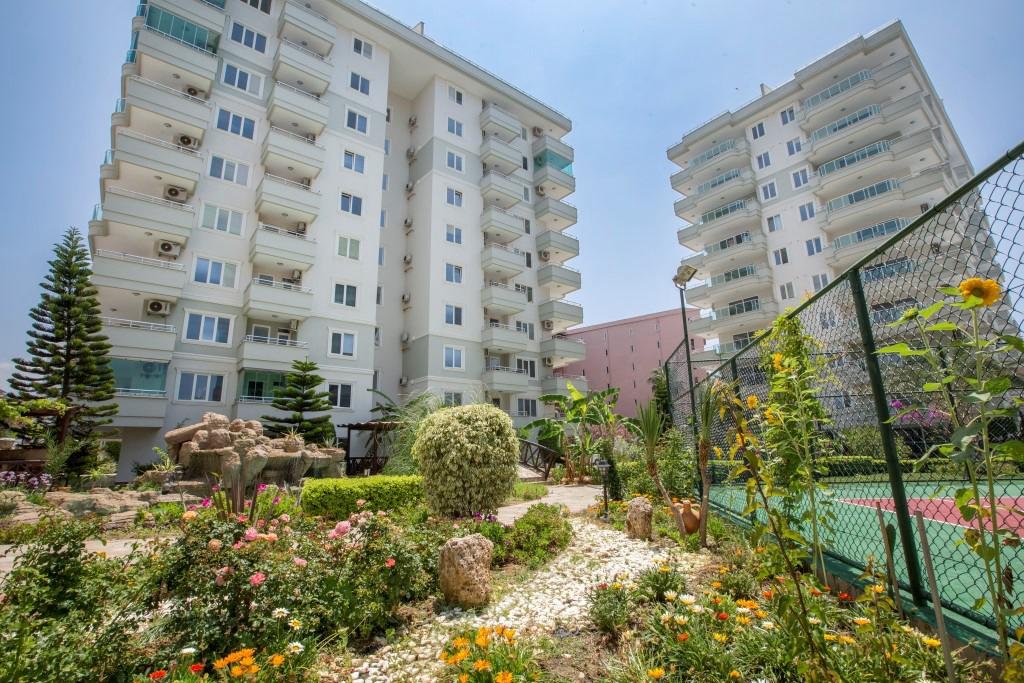 Продажа просторного пентхауса 4+1, подходящего под гражданство Турции, с огромной террасой у моря в Тосмуре