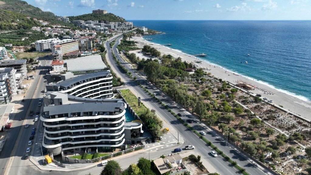 First line to the sea in Kargicak - two-bedroom furnished apartment in an elite residential complex