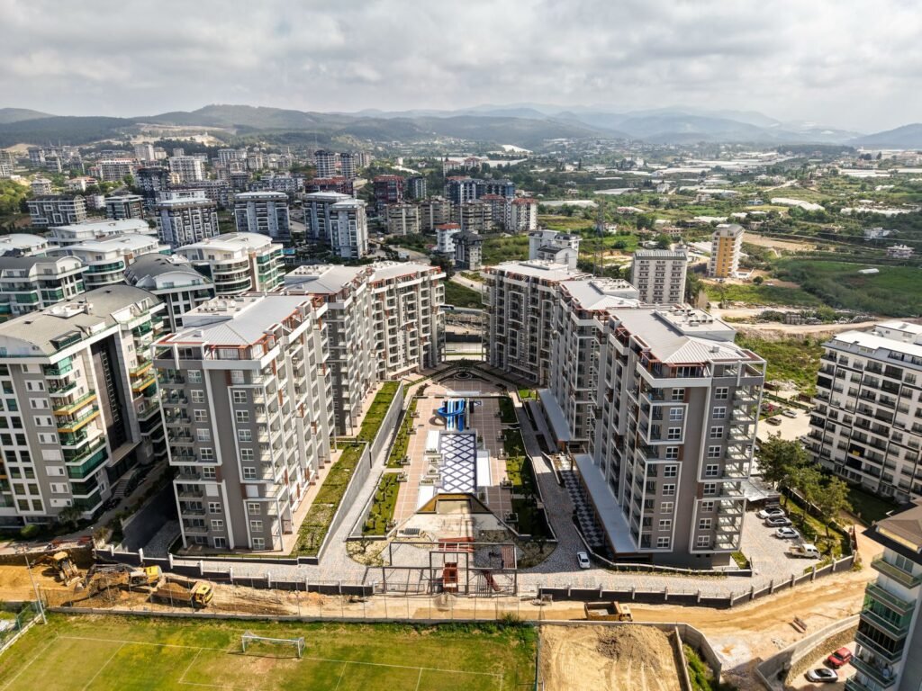 Urgent sale from an investor – premium apartment with views of the grounds in a hotel-class complex
